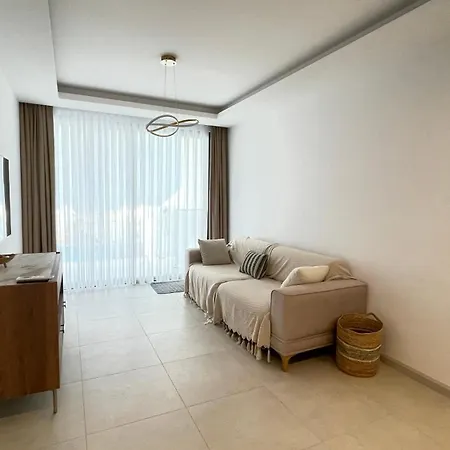 Mykonos Sitesinde 2 Odali Oezel Havuzlu Δερύνεια