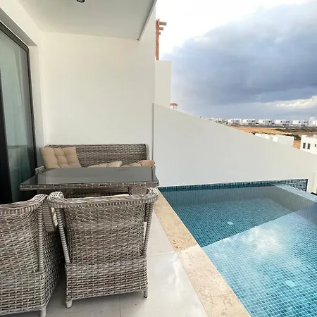 Mykonos Sitesinde 2 Odali Oezel Havuzlu Apartment Dherinia